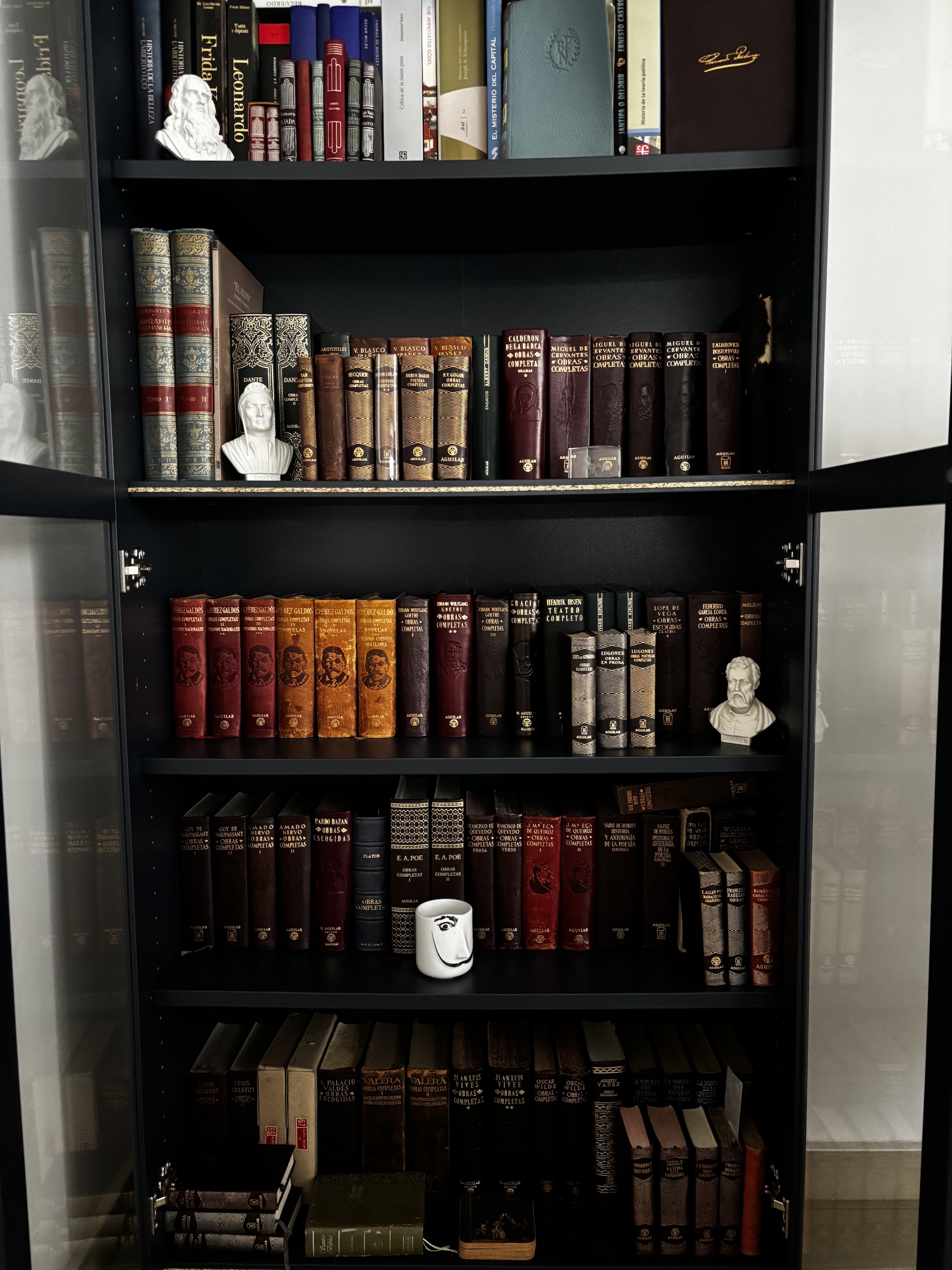 La mayor parte de mi colección de libros Aguilar (septiembre, 2025)