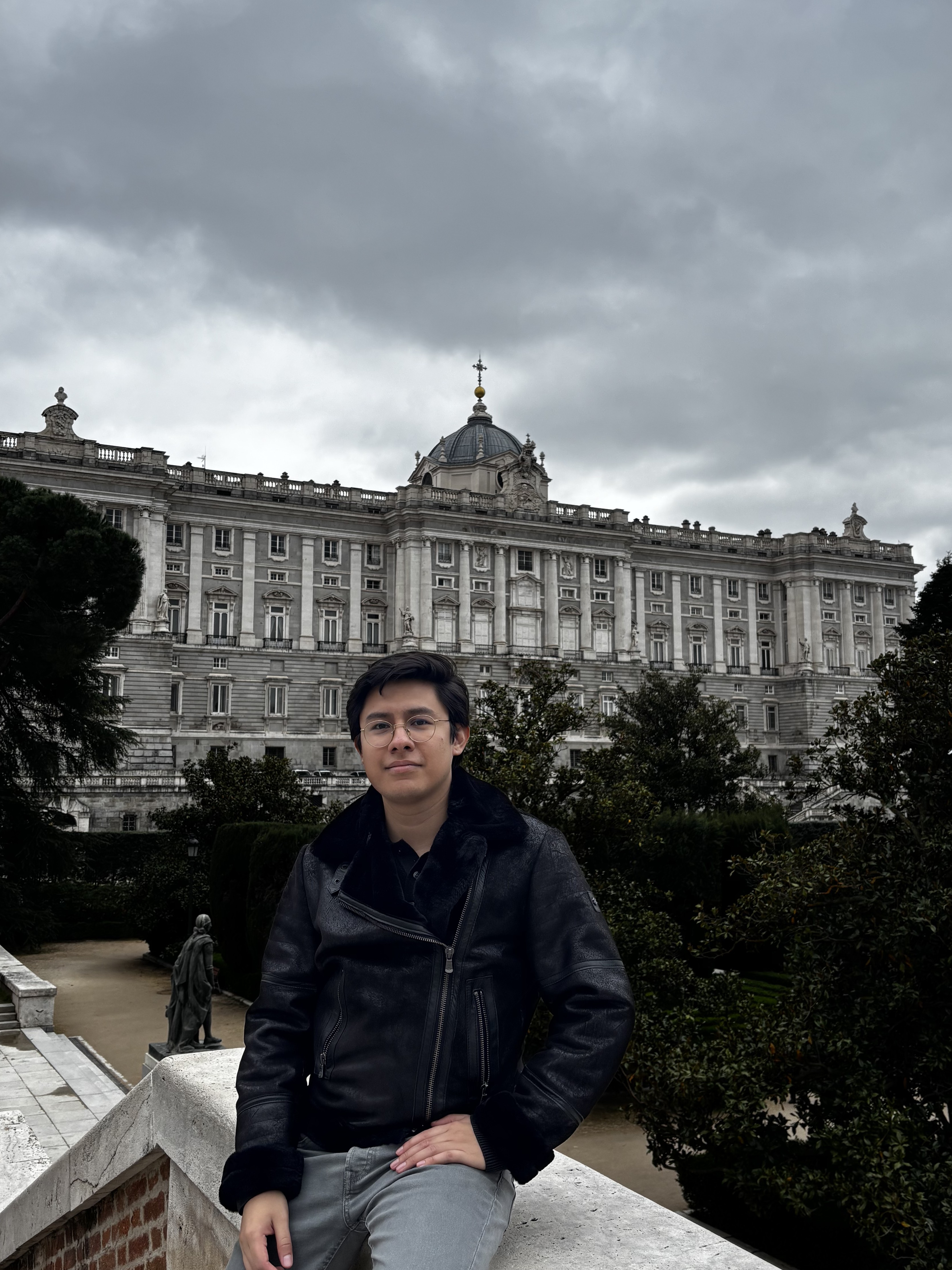 Ante el Palacio Real de Madrid